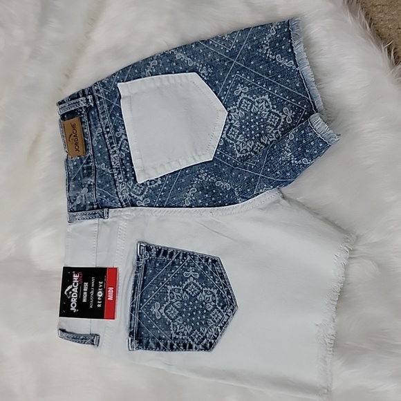 Girl shorts - Picture 2 of 5